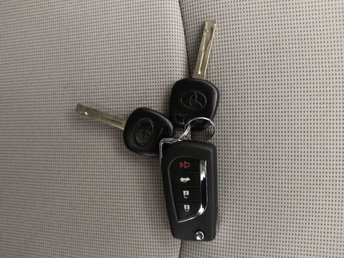 Used 2020 Toyota Corolla LE image 32