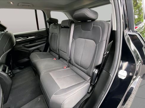 Used 2023 Jeep Grand Cherokee Laredo AWD/4WD image 20