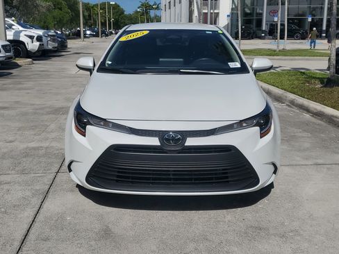 Certified 2025 Toyota Corolla LE image 8