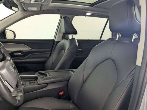 Used 2024 Toyota Grand Highlander FWD image 12
