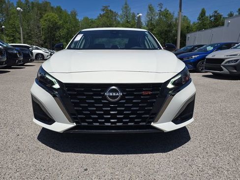 Certified 2025 Nissan Altima 2.5 SR FWD image 3