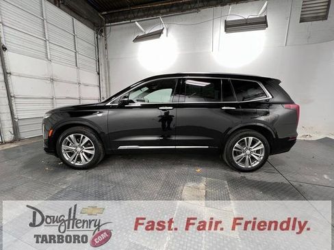 Used 2025 Cadillac XT6 Premium Luxury image 5