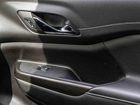 Used 2023 GMC Acadia SLT w/ LPO, Floor Liner Package image 15