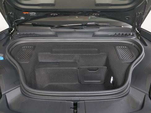 Used 2025 Porsche Macan Turbo Electric AWD/4WD image 31