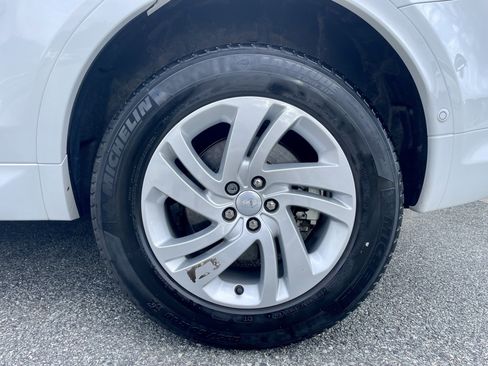 Certified 2025 Land Rover Discovery Sport S AWD/4WD image 10