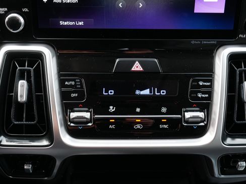 Certified 2022 Kia Sorento X-Line EX image 23