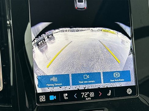 New 2025 Volvo XC40 B5 Core w/ Protection Package Premier image 18