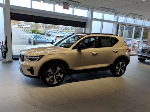 New 2026 Volvo XC40 B4 Plus w/ Protection Package Premier image 4