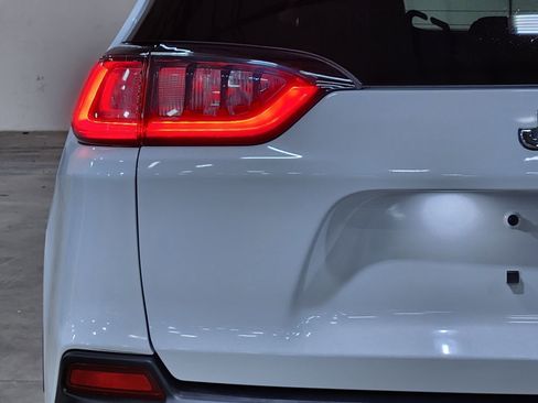 Used 2019 Jeep Cherokee Latitude Plus w/ Comfort/Convenience Group image 20