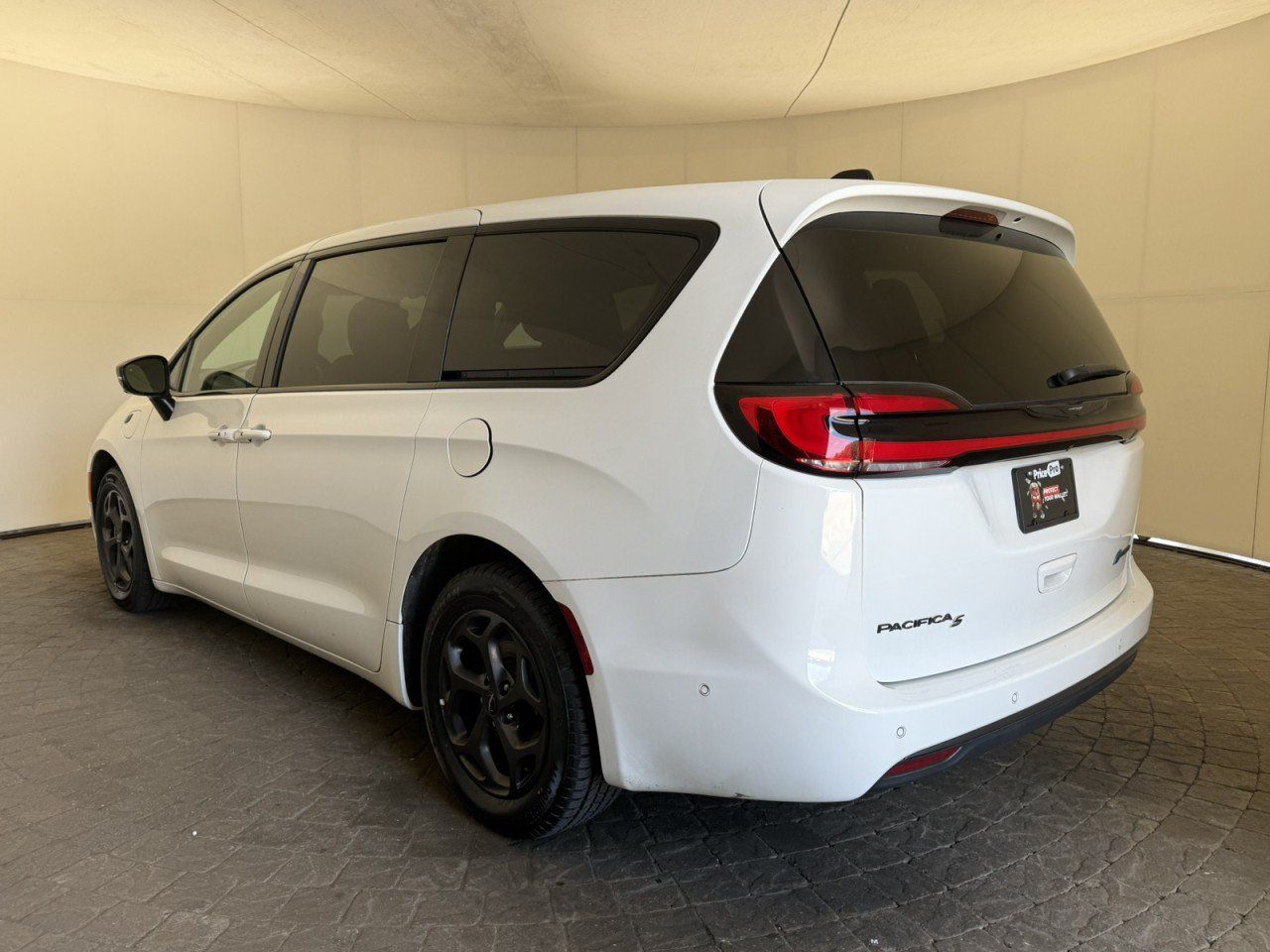 Used 2023 Chrysler Pacifica Limited w/ S Appearance Package FWD image 5