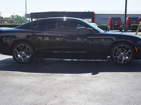 Used 2016 Dodge Charger R/T w/ Plus Group RWD image 4