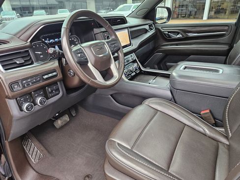 Used 2021 GMC Yukon Denali w/ Denali Premium Package image 10