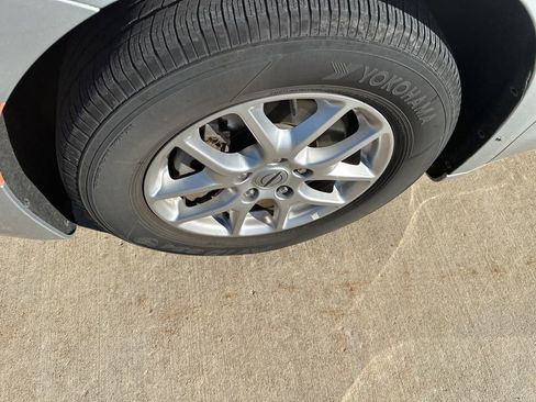 Used 2023 Chrysler Pacifica Touring-L image 34