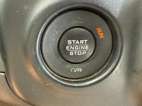 Used 2020 Jeep Wrangler Unlimited Sahara AWD/4WD image 21
