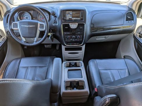 Used 2015 Chrysler Town & Country LX FWD image 23