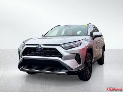Used 2022 Toyota RAV4 SE w/ Convenience Package AWD/4WD image 2