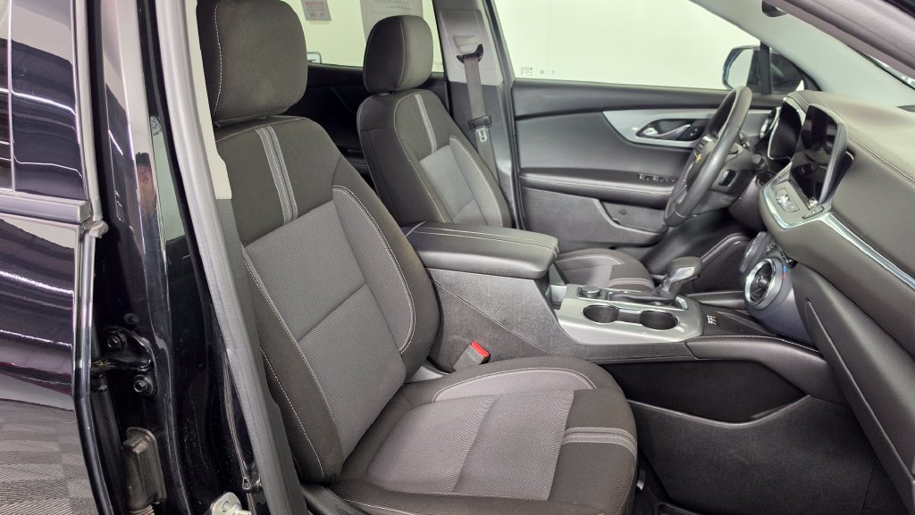 Used 2025 Chevrolet Blazer LT w/ Redline Edition FWD image 16