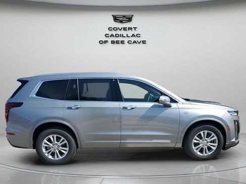 New 2025 Cadillac XT6 Luxury image 11