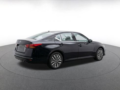 Used 2025 Nissan Altima 2.5 SV FWD image 8