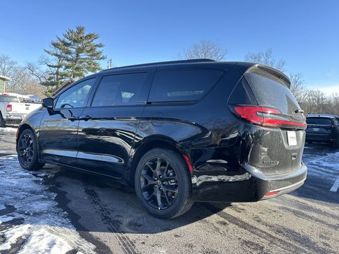 New 2026 Chrysler Pacifica Select w/ S Appearance Package image 25