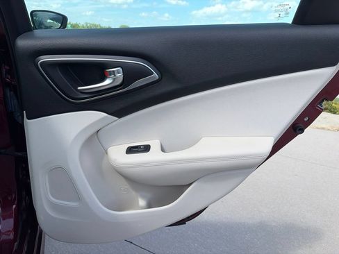 Used 2015 Chrysler 200 Limited w/ Convenience Group FWD image 28