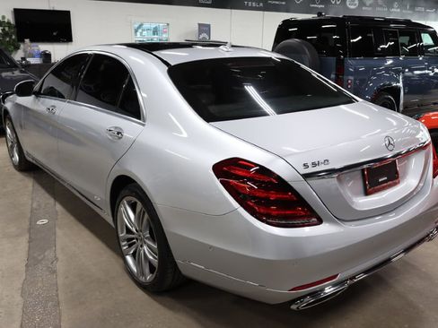 Used 2018 Mercedes-Benz S 560 Sedan image 3