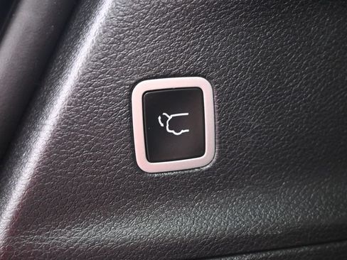 Used 2025 Chrysler Pacifica Select FWD image 17