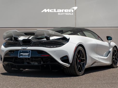Used 2024 McLaren 750S RWD image 6