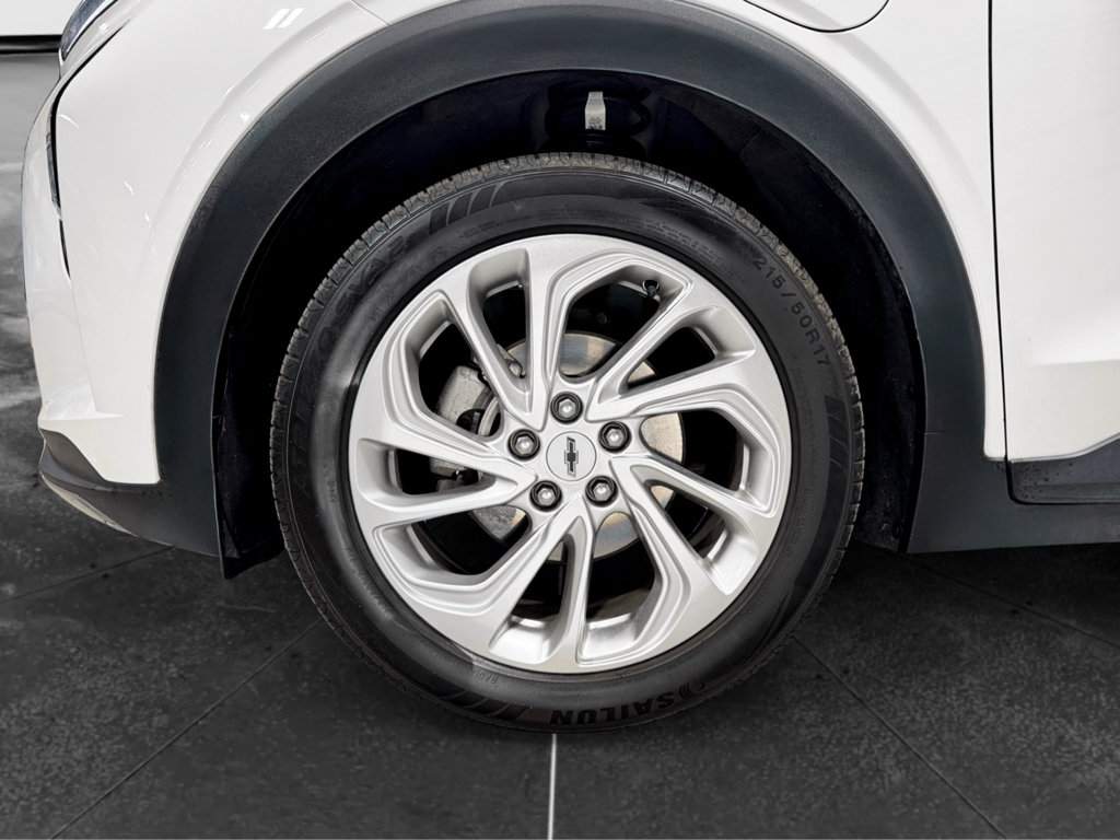 Used 2023 Chevrolet Bolt EUV LT FWD image 28