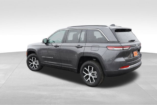 Certified 2024 Jeep Grand Cherokee Limited w/ Luxury Tech Group II AWD/4WD image 8
