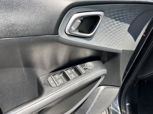 Certified 2022 Kia Soul LX w/ Technology Package FWD image 22