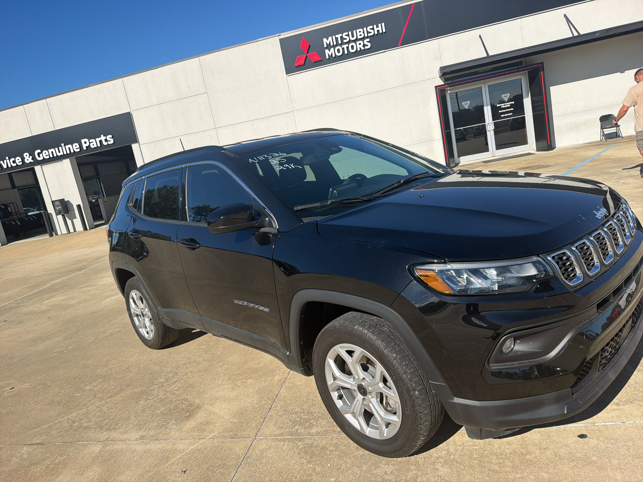 Used 2025 Jeep Compass Latitude AWD/4WD image 2