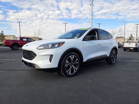 Certified 2022 Ford Escape SE w/ SE Sport Appearance Package image 2