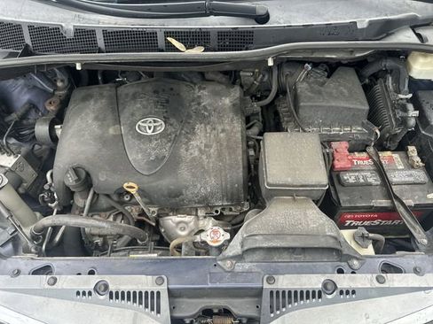 Used 2018 Toyota Sienna XLE w/ Carpet Mat Package FWD image 21