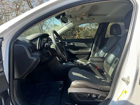 Used 2015 Chevrolet Malibu LT image 11