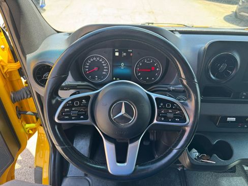 Used 2021 Mercedes-Benz Sprinter 2500 image 21