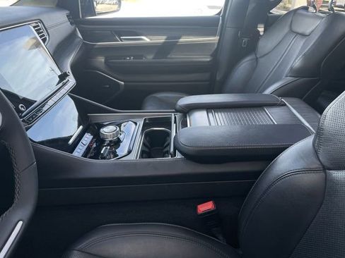 Used 2024 Jeep Wagoneer L Series II w/ Premium Group I image 21