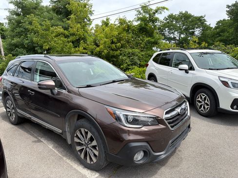 Used 2019 Subaru Outback 2.5i Touring AWD/4WD image 6