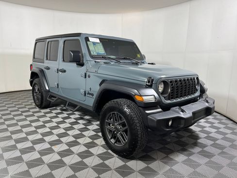 Used 2024 Jeep Wrangler Sport S image 6