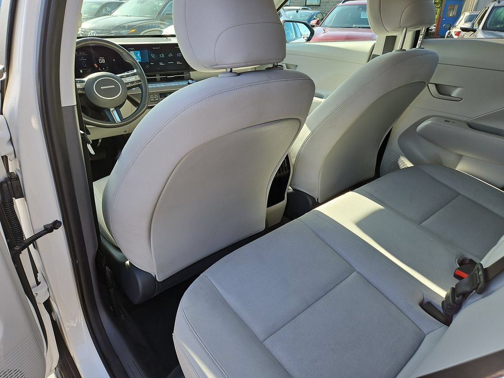 Used 2025 Hyundai Kona SEL FWD image 16
