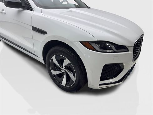 Used 2024 Jaguar F-PACE R-Dynamic S image 17