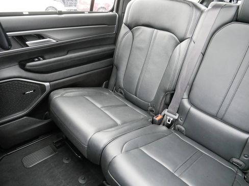 Certified 2024 Jeep Wagoneer Series II w/ Convenience Group I image 12