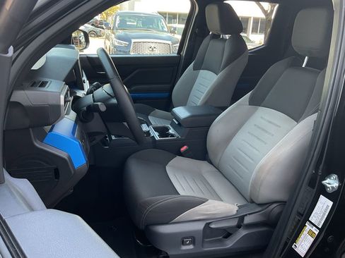 Used 2025 Toyota Tacoma TRD Off-Road image 15