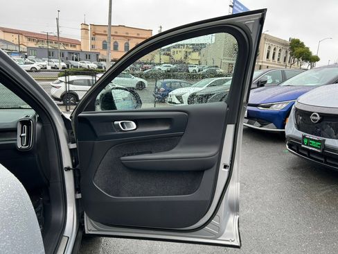 Used 2023 Volvo XC40 Recharge Plus image 40