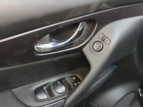 Used 2016 Nissan Rogue S FWD image 16