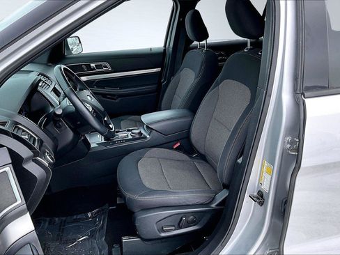 Used 2019 Ford Explorer XLT image 14