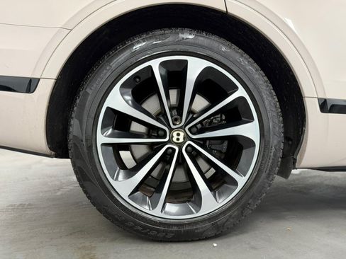 Used 2019 Bentley Bentayga AWD/4WD image 85