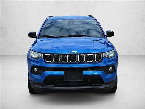 Used 2024 Jeep Compass Latitude AWD/4WD image 2