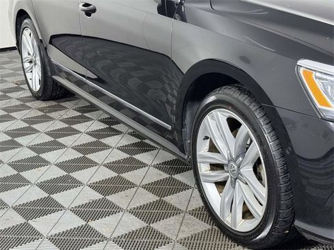 Used 2017 Volkswagen Passat 1.8T SEL Premium image 12