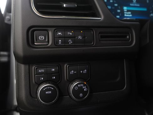 Used 2024 Chevrolet Suburban Z71 AWD/4WD image 28